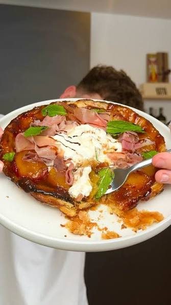 Tarte tatin - Parma, Burrata, Peren
